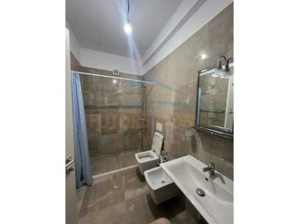 Tirane, jepet me qera apartament 2+1 Kati 5, 102 m² 400 Euro (Yzberisht)