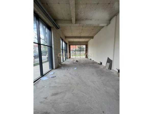 Tirane, Shesim Ambient Komercial Kati 0, 92 m² 330.000 Euro (Shkolla e kuqe, prane Pazarit te Ri.)