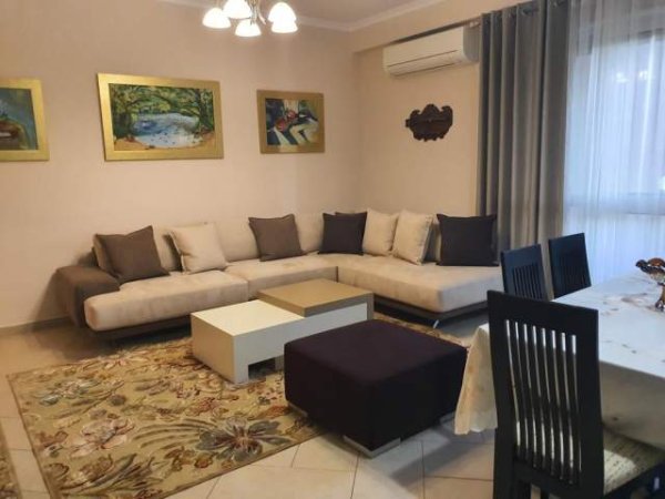 Tirane, jap me qera apartament 2+1 Kati 4, 100 m² 500 Euro