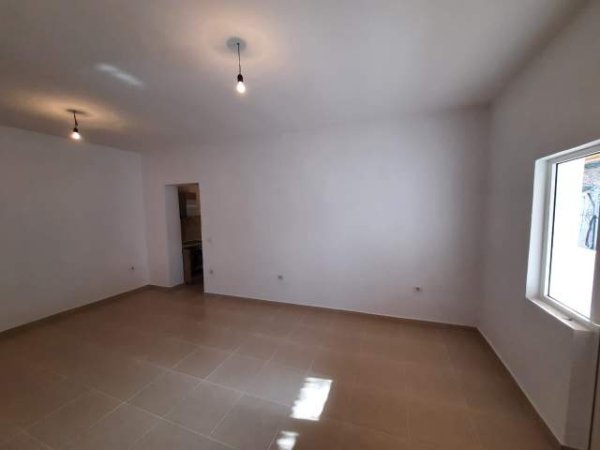 Tirane, jepet me qera shtepi 1+1+A+BLK Kati 1, 85 m² 240 Euro (Rruga Don Bosko)