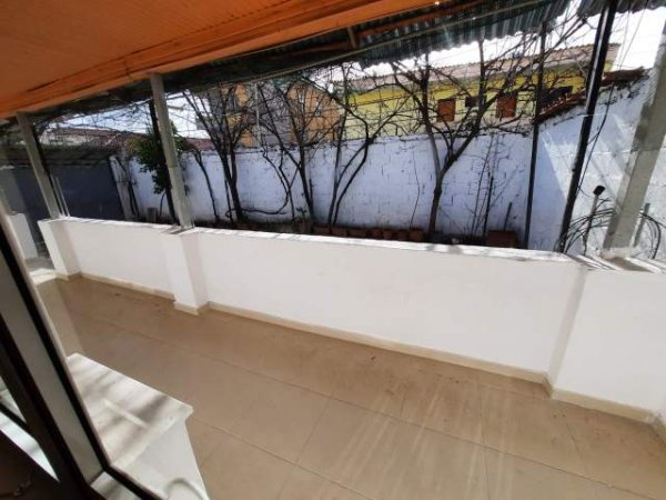 Tirane, jepet me qera shtepi 1+1+A+BLK Kati 1, 85 m² 240 Euro (Rruga Don Bosko)