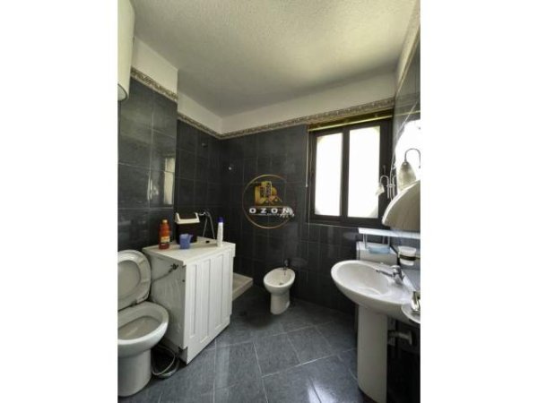 Tirane, jepet me qera apartament 3+1+A+BLK Kati 3, 146 m² 1.000 Euro (RRUGA E KOSOVAREVE)