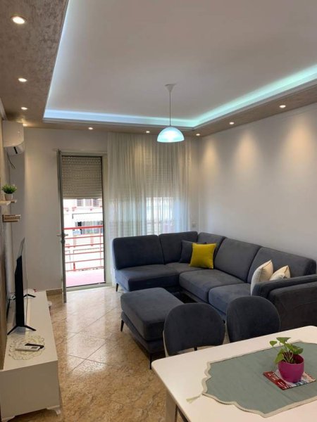 Tirane, jepet me qera apartament 2+1+BLK Kati 6, 110 m² 800 Euro (Kompleksi Vizion Plus)