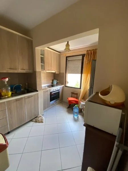 Tirane, jepet me qera apartament 1+1 Kati 3, 500 €
