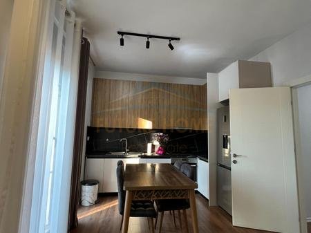 Tirane, shitet apartament 2+1+2+Ballkon Kati 1, 105 m² 195.000 € (Oxhaku)