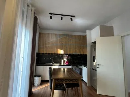 Tirane, shitet apartament 2+1+2+Ballkon Kati 1, 105 m² 195.000 € (Oxhaku)