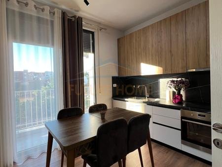 Tirane, shitet apartament 2+1+2+Ballkon Kati 1, 105 m² 195.000 € (Oxhaku)