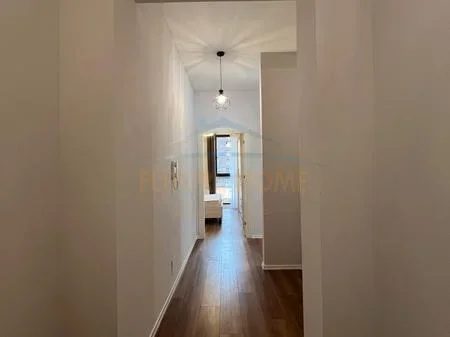 Tirane, shitet apartament 2+1+2+Ballkon Kati 1, 105 m² 195.000 € (Oxhaku)