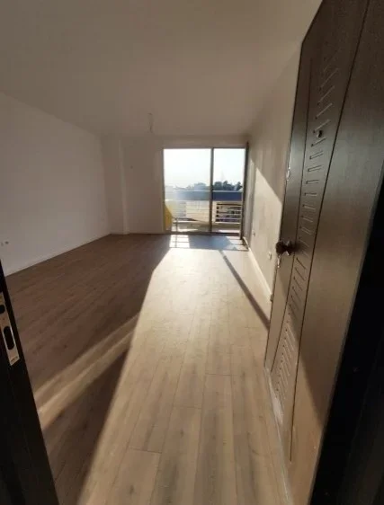 Tirane, jepet me qera apartament 1+1 Kati 4, 63 m² 83.000 € (FRESKU)