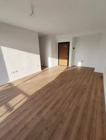 Tirane, jepet me qera apartament 1+1 Kati 4, 63 m² 83.000 € (FRESKU)
