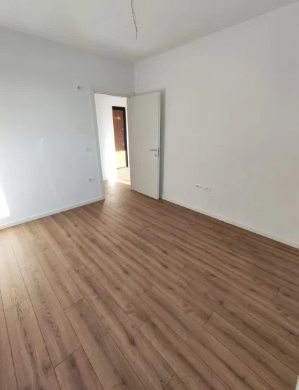 Tirane, jepet me qera apartament 1+1 Kati 4, 63 m² 83.000 € (FRESKU)