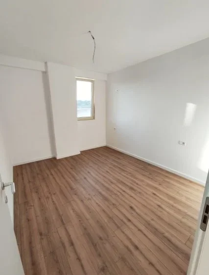 Tirane, jepet me qera apartament 1+1 Kati 4, 63 m² 83.000 € (FRESKU)