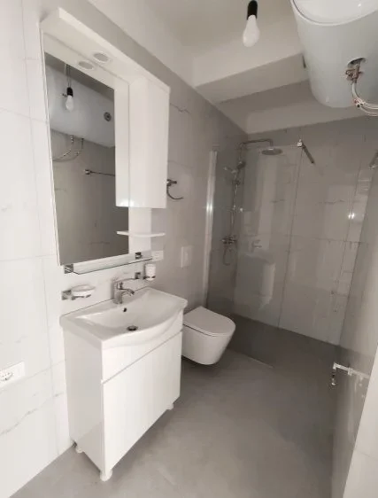 Tirane, jepet me qera apartament 1+1 Kati 4, 63 m² 83.000 € (FRESKU)