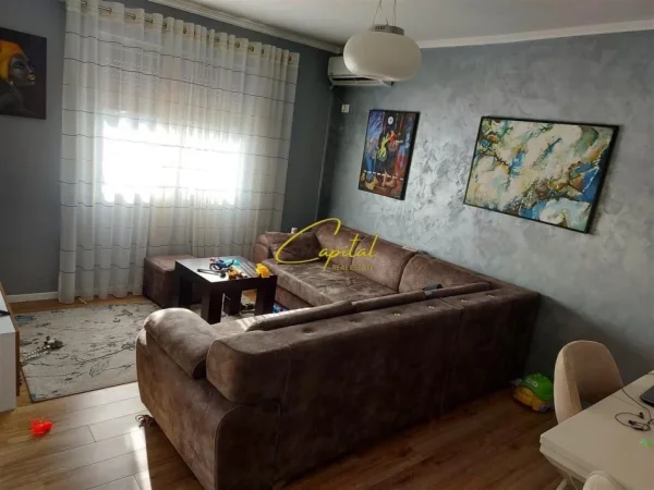 Tirane, jepet me qera apartament 2+1 Kati 5, 75 m² 500 € (RRUGA KONGRES I MANASTIRIT)