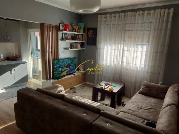 Tirane, jepet me qera apartament 2+1 Kati 5, 75 m² 500 € (RRUGA KONGRES I MANASTIRIT)