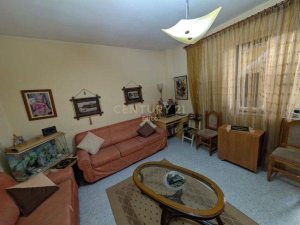 Tirane, shitet shtepi , 60 m² 200.000 € (Shkolla Kuqe)
