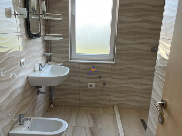 Tirane, shitet apartament 3+1+Ballkon , 140 m² 280.000 € (KINOSTUDIO)