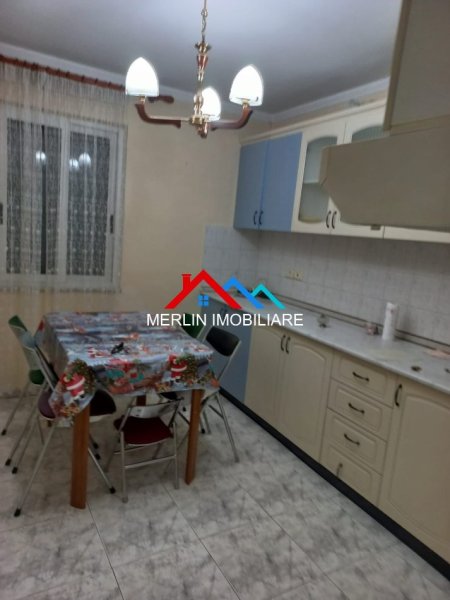 Tirane, jepet me qera apartament 2+1+Ballkon Kati 3, 60 m² 610 € (RRUGA E KAVAJES)
