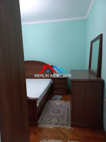 Tirane, jepet me qera apartament 2+1+Ballkon Kati 3, 60 m² 610 € (RRUGA E KAVAJES)