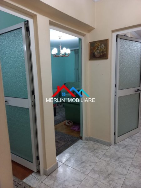 Tirane, jepet me qera apartament 2+1+Ballkon Kati 3, 60 m² 610 € (RRUGA E KAVAJES)