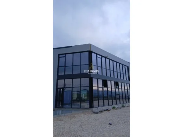 Tirane, jepet me qera ambjent biznesi Kati 2, 1.300 m² 4.000 € (Vaqarr)