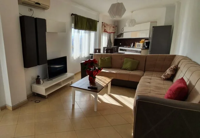 Tirane, jap me qera apartament 2+1+Ballkon Kati 4, 110 m² 550 € (Ali demi)