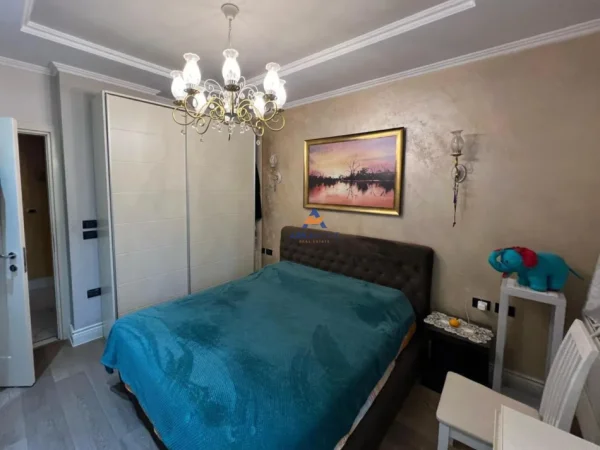 Tirane, jepet me qera apartament 3+1+Ballkon , 110 m² 750 € (UNAZA E RE)