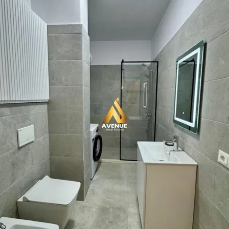 Tirane, jepet me qera apartament 2+1+Ballkon Kati 5, 92 m² 550 € (Rruga 3 Deshmoret)