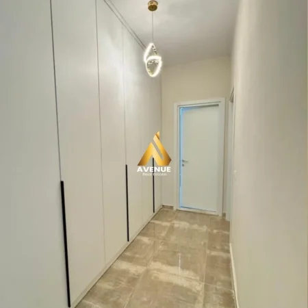 Tirane, jepet me qera apartament 2+1+Ballkon Kati 5, 92 m² 550 € (Rruga 3 Deshmoret)