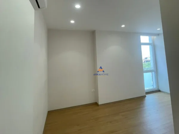 Tirane, jepet me qera apartament 2+1 Kati 4, 100 m² 100.000 € (NDODHET PRANE KOMPLEKSIT KIKA, KOMUNA E PARISIT)
