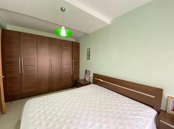 Tirane, shitet apartament 1+1+Ballkon , 64 m² (Yzberisht)
