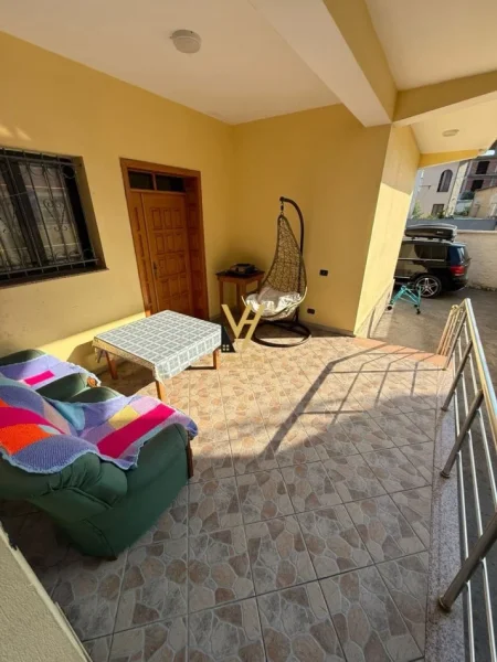 Tirane, jepet me qera shtepi 2+1+Ballkon Kati 1, 85 m² 450 € (ASTIR)