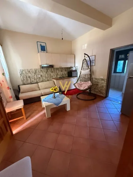 Tirane, jepet me qera shtepi 2+1+Ballkon Kati 1, 85 m² 450 € (ASTIR)