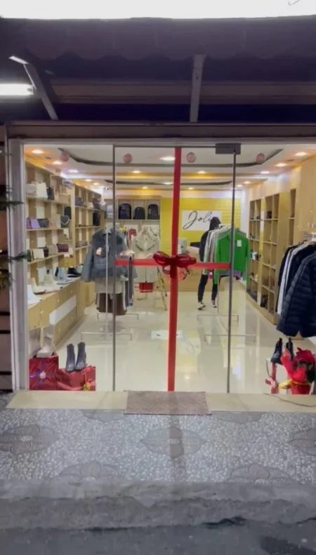 Tirane, shitet dyqan Kati 0, 60 m² 210.000 € (NDRE MJEDA)