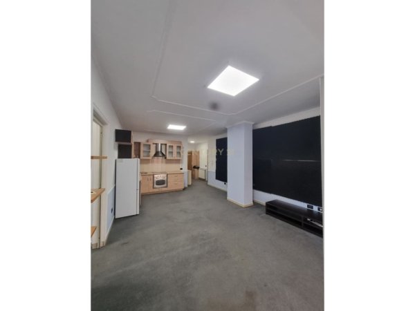 Tirane, jepet me qera ambjent biznesi Kati 2, 117 m² 750 € (Kopshti Zologjik)