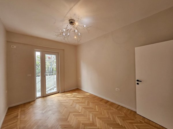 Tirane, jepet me qera apartament 2+1+Aneks+Ballkon Kati 2, 70 m² 1.000 € 
