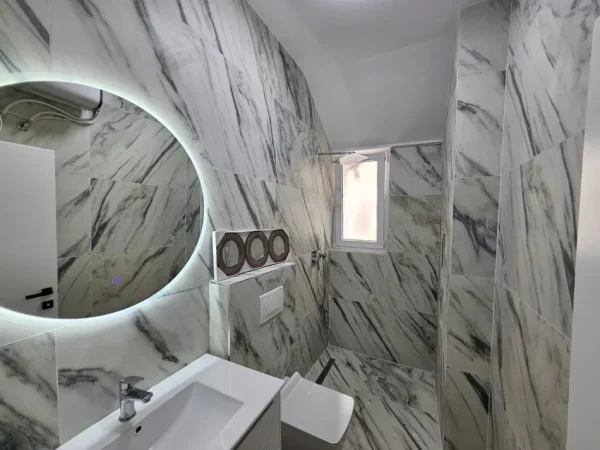 Tirane, jepet me qera apartament 2+1+Aneks+Ballkon Kati 2, 70 m² 1.000 € 