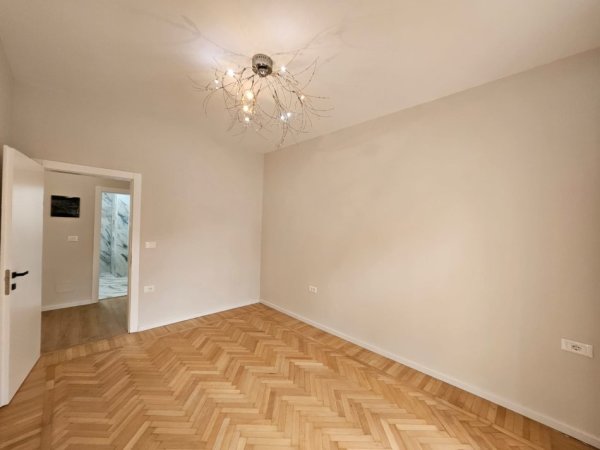 Tirane, jepet me qera apartament 2+1+Aneks+Ballkon Kati 2, 70 m² 1.000 € 