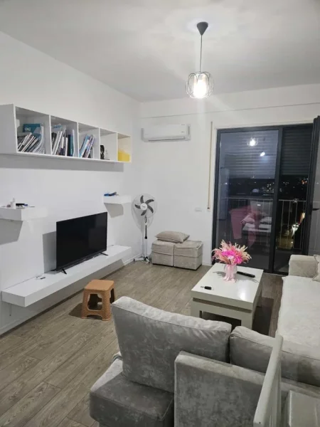 Tirane, jepet me qera apartament 1+1+Ballkon Kati 8, 70 m² 500 € (Varri i Bomit, Kompleksi ASL 2)
