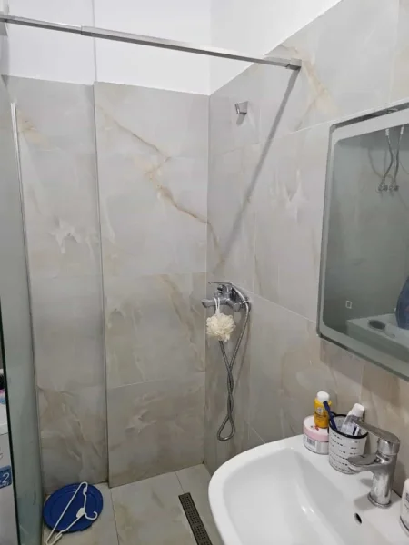 Tirane, jepet me qera apartament 1+1+Ballkon Kati 8, 70 m² 500 € (Varri i Bomit, Kompleksi ASL 2)