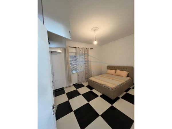 Durres, jepet me qera shtepi 2+1+Ballkon Kati 2, 159 m² 350 € (Lagjia 18, Durrës)