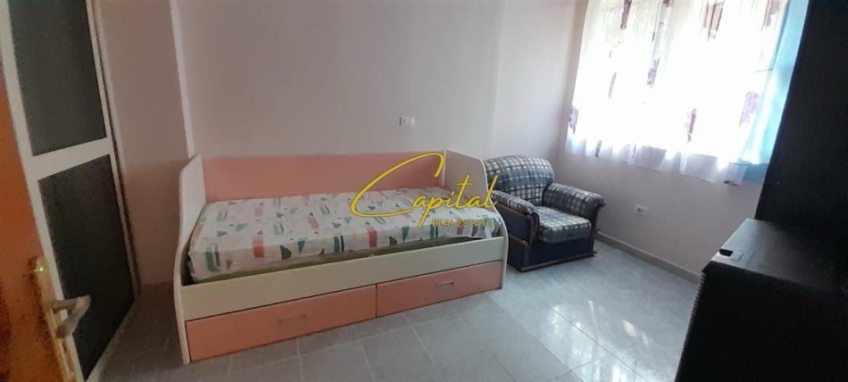 Tirane, jepet me qera apartament 2+1 Kati 1, 90 m² 500 € (XHAMLLIKU)