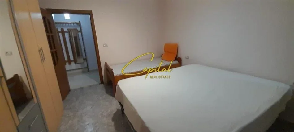 Tirane, jepet me qera apartament 2+1 Kati 1, 90 m² 500 € (XHAMLLIKU)