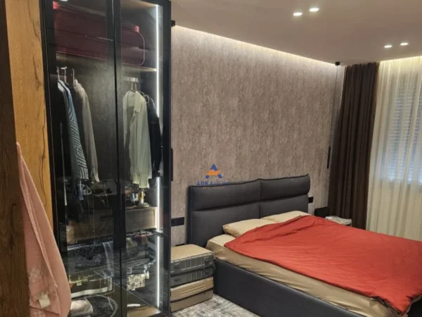 Tirane, jepet me qera apartament 2+1+Ballkon , 100 m² 700 € (BOHEM LOUNGE, UNAZA E RE)