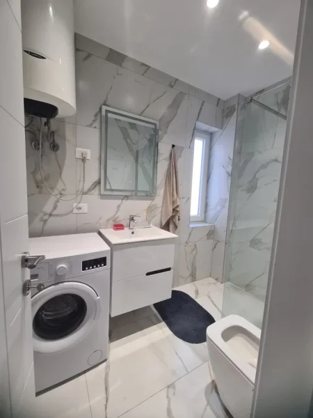 Tirane, shitet apartament 1+1+Ballkon Kati 3, 61 m² 140.000 € (Rruga Thanas Ziko)