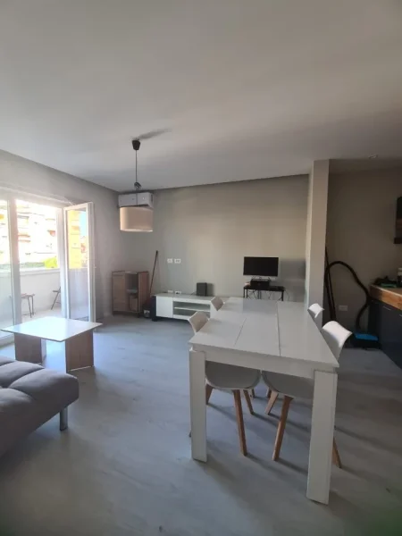 Tirane, shitet apartament 1+1+Ballkon Kati 3, 61 m² 140.000 € (Rruga Thanas Ziko)