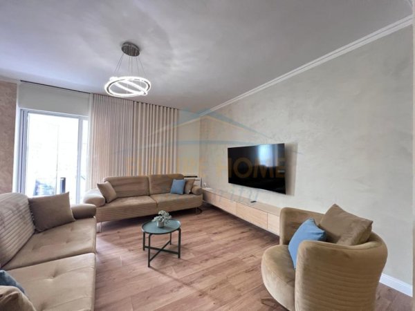 Tirane, jepet me qera apartament 2+1 Kati 2, 124 m² 800 € (Selitë, Tiranë)