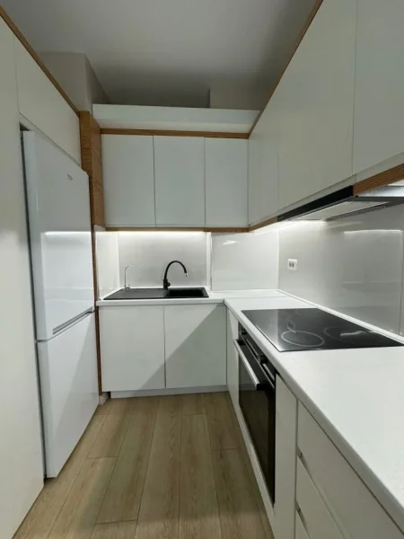 Tirane, jepet me qera apartament 2+1+Ballkon Kati 3, 98 m² 750 € (29 nentori)