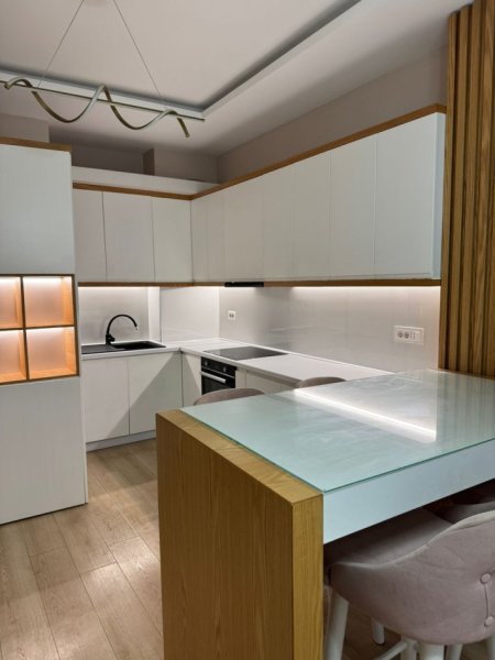 Tirane, jepet me qera apartament 2+1+Ballkon Kati 3, 98 m² 750 € (29 nentori)