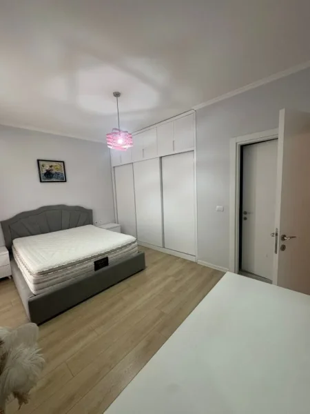 Tirane, jepet me qera apartament 2+1+Ballkon Kati 3, 98 m² 750 € (29 nentori)